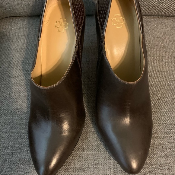 Ann Taylor Liana Pointy Shootie - Picture 1 of 4